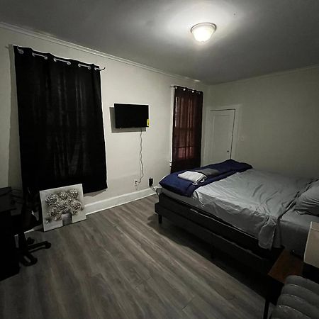 Spacious Cozy Private Room Newark Exterior photo